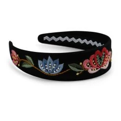 Svart Pascal Bunadshårbøyle Og Bunadslips Jelsa Rogaland 10 Svart Pascal Bunadshårbøyle Og Bunadslips Jelsa Rogaland -LINDA FARROW butikk 069bd9e7a0fa2d0c4fe400df189a86d6