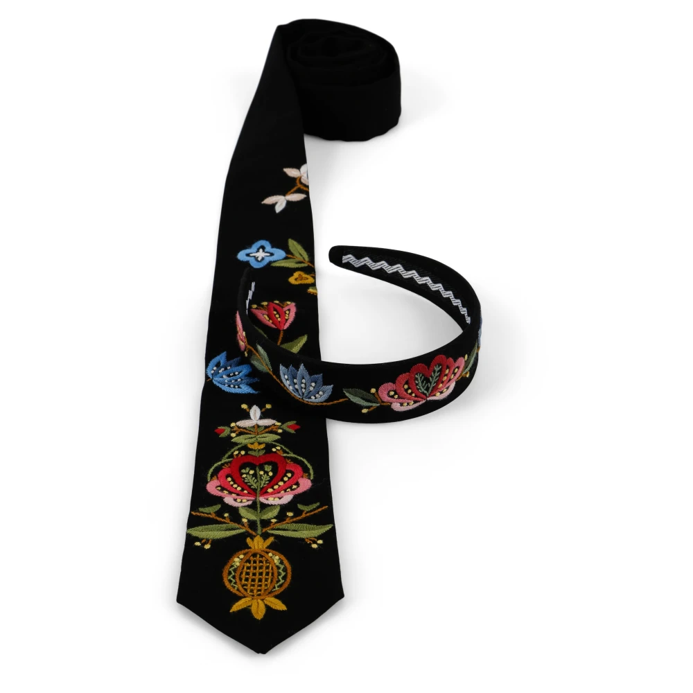 Svart Pascal Bunadshårbøyle Og Bunadslips Jelsa Rogaland 4 Svart Pascal Bunadshårbøyle Og Bunadslips Jelsa Rogaland - Bilde 2