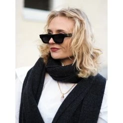 Sort Anine Bing Otis Sunglasses Solbriller -LINDA FARROW butikk a06e5b365e6cd5ff52f609cd2a0a7663