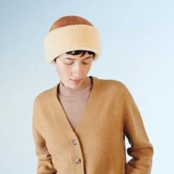 Kamel Toasties Beanie -handlinger 8 Kamel Toasties Beanie -handlinger -LINDA FARROW butikk e02d3b15e8f641981afafd51a602218b